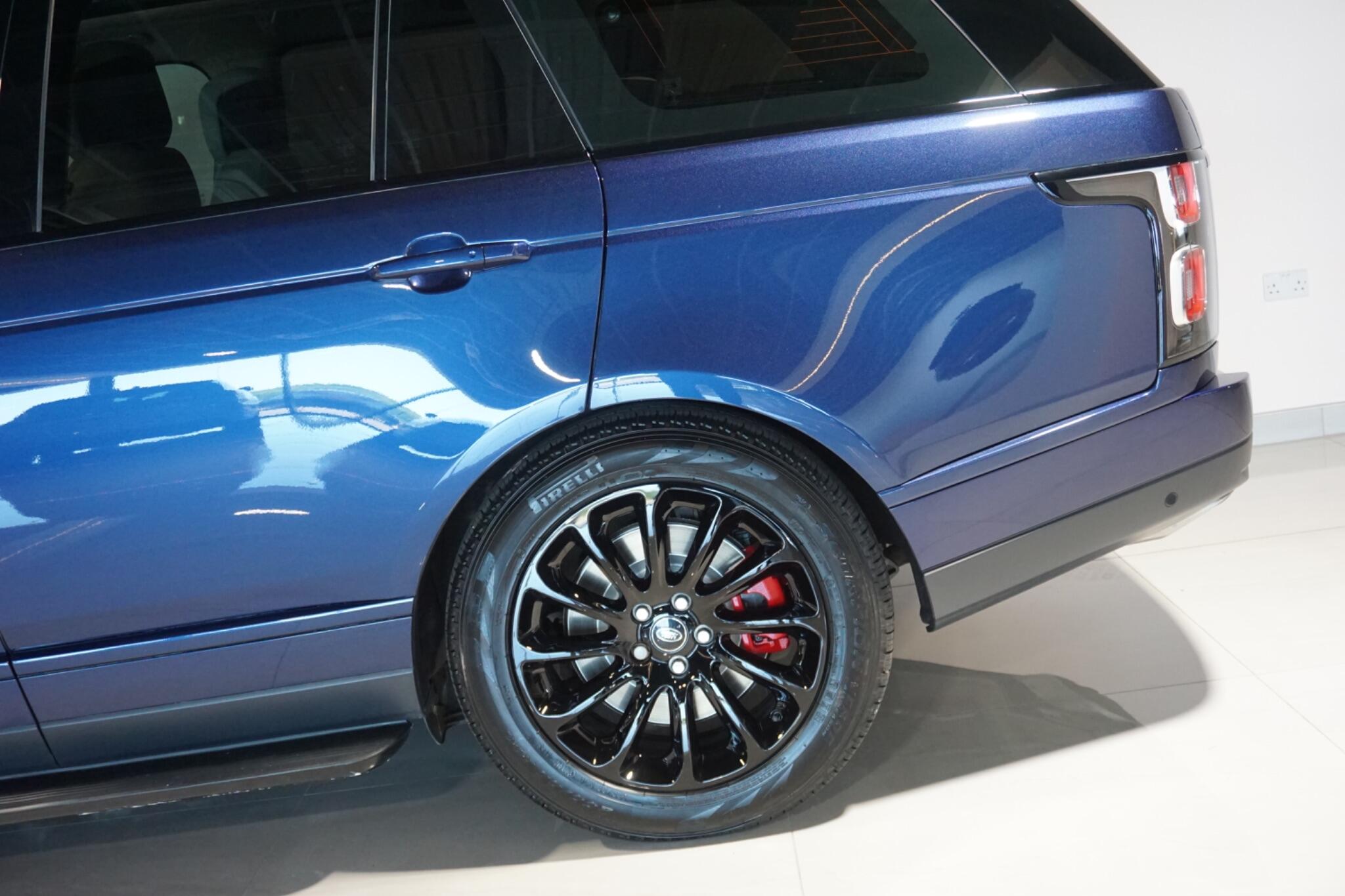 Land Rover Range Rover 2.0 P400e 12.4kWh GPF Vogue SUV 5dr Petrol Plug-in Hybrid Auto 4WD Euro 6 (s/s) (404 ps)
